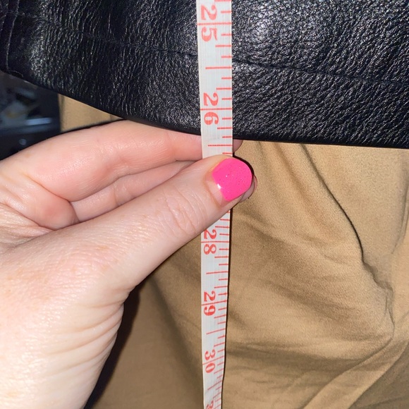 Men’s Leather Jacket Black-Size MEDIUM but fits Size LARGE-PreLoved, Good Look - Picture 5 of 6